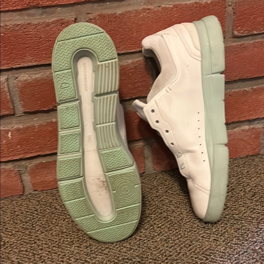 On Running Women's THE ROGER Advantage Shoes - White and Mint